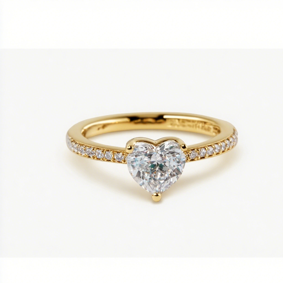 Hartvormige gouden verlovingsring met zirkonia