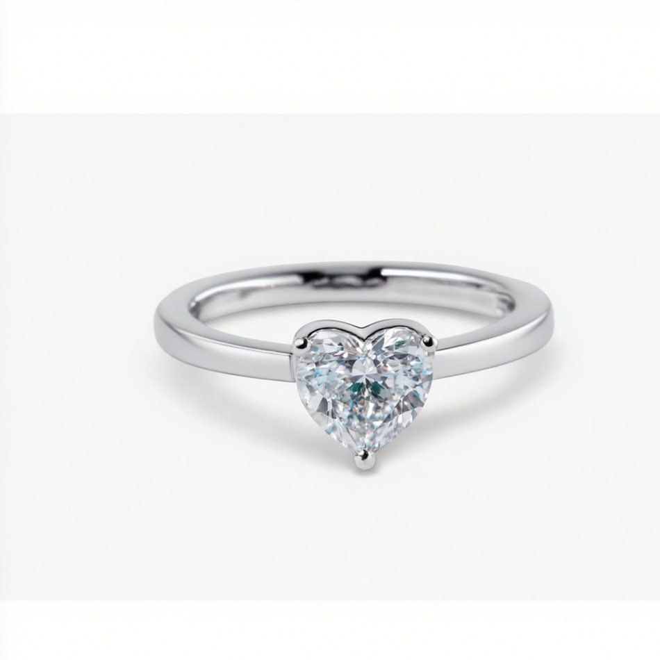 Hartvormige gouden verlovingsring met zirkonia