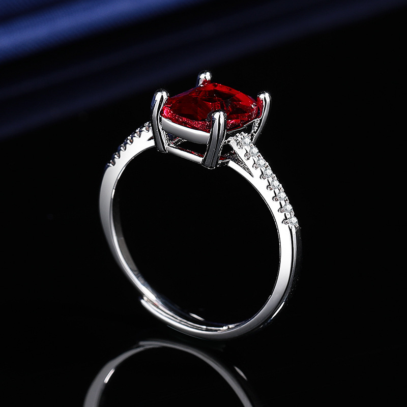 Moissanite ring met kussenslijpsel