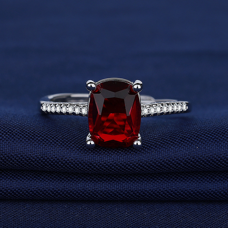 Moissanite ring met kussenslijpsel