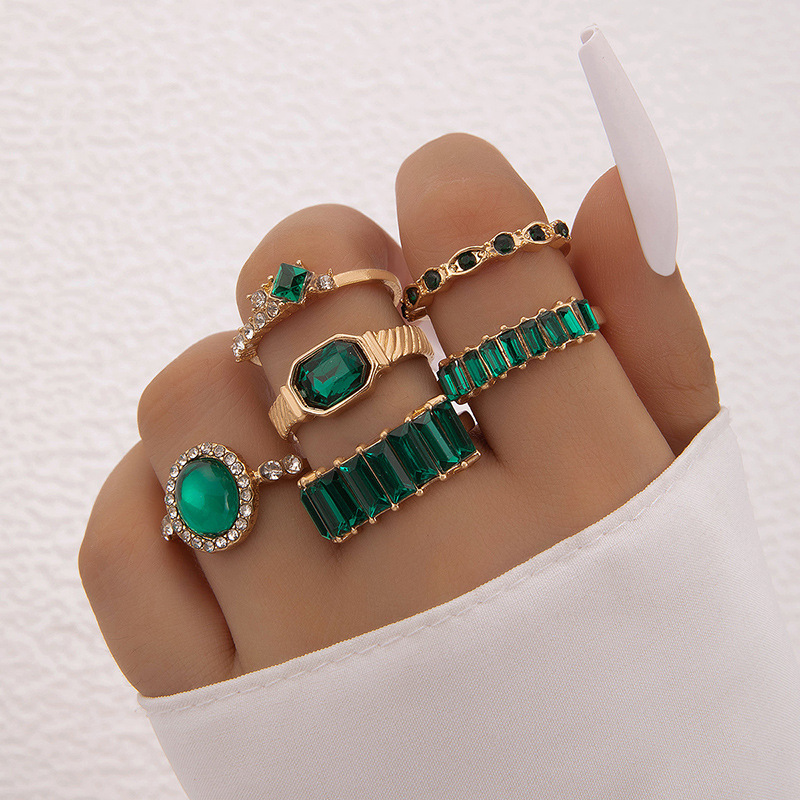Zarina Exquisite Emerald Gold Ring Set