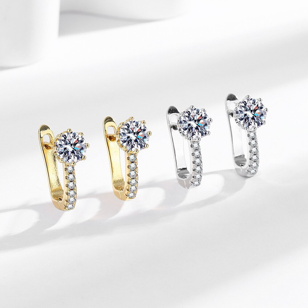 Kanaal Moissanite Huggie oorbellen