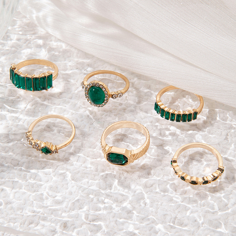 Zarina Exquisite Emerald Gold Ring Set