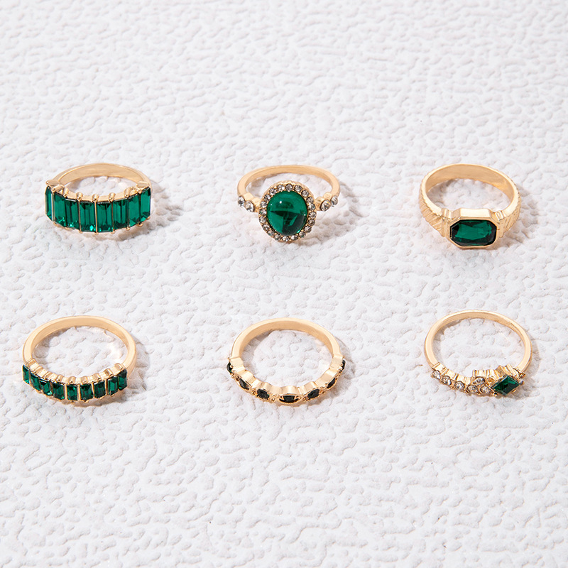 Zarina Exquisite Emerald Gold Ring Set
